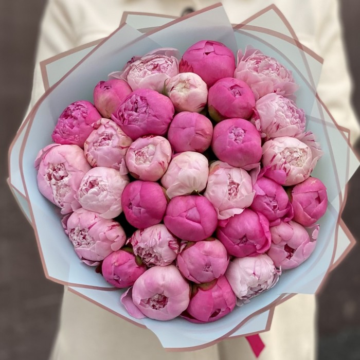 Розовый микс из 31 пиона